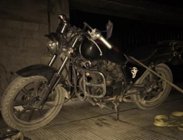 EN CASOS DISTINTOS: Abandonan una moto y un tractocamión robados