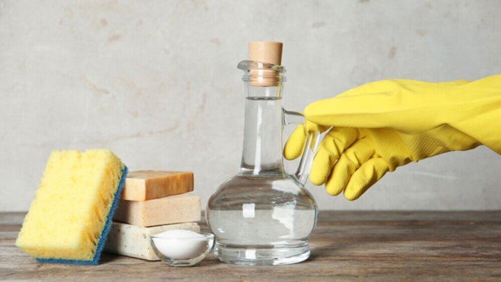 8 Usos que desconocías del vinagre en la limpieza