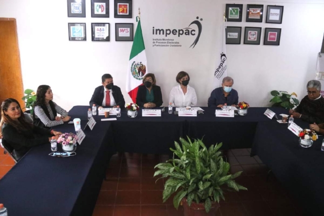 Representantes del INE, Impepac y del TEEM comparecieron ante medios de comunicación.