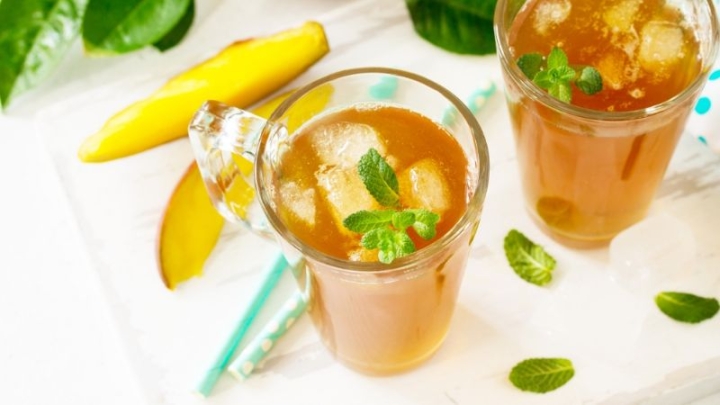 Té helado con mango, una refrescante bebida para combatir los días de calor