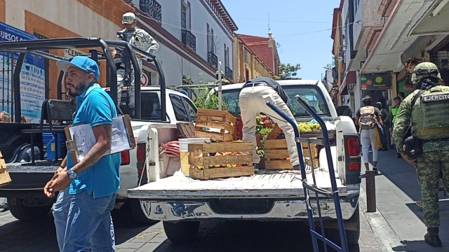 Retiran autoridades capitalinas a comerciante ambulante en el centro de Cuernavaca