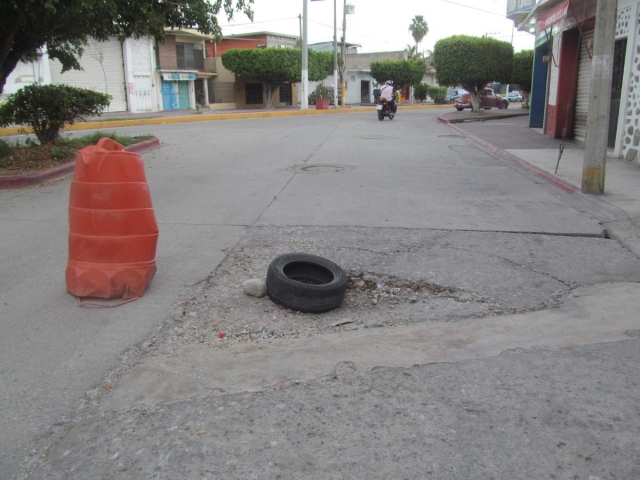 La directora de la Reconstrucción en Jojutla aseguró que son los drenajes los pendientes, pero no saben cuántos ni en qué calles.