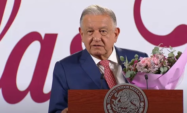 AMLO celebra el Día de las Madres con concierto en la mañanera