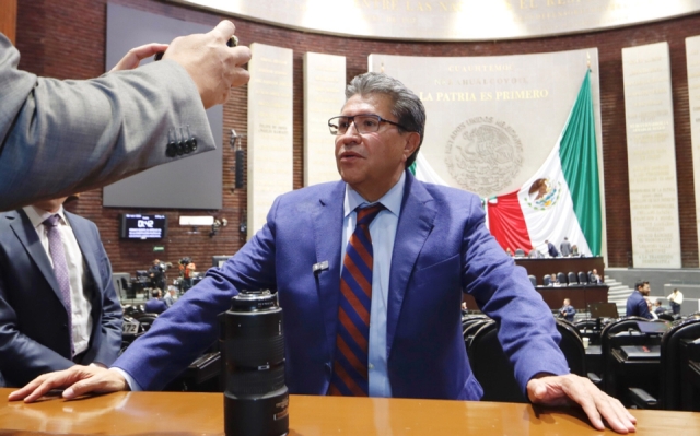 Monreal reconoce &#039;contradicciones&#039; en reforma judicial