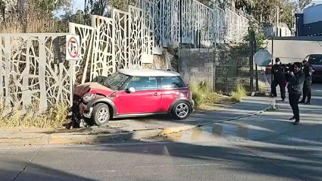 Mini Cooper abandonado