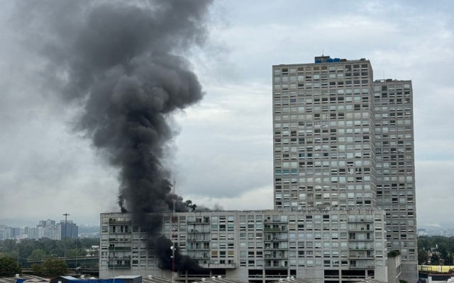 Incendio en condominio Puerta Jardín de Azcapotzalco deja seis intoxicados