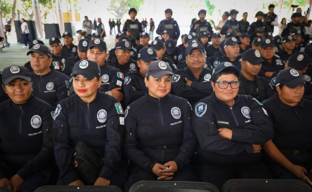 Concretan aumento salarial a policías 