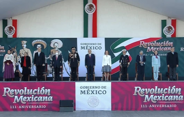 AMLO encabeza desfile por Aniversario de la Revolución Mexicana.