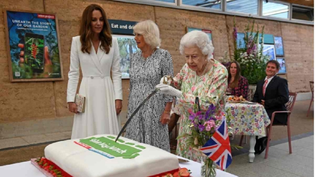Reina Isabel II celebra su cumpleaños 95 con una ceremonia en Windsor.
