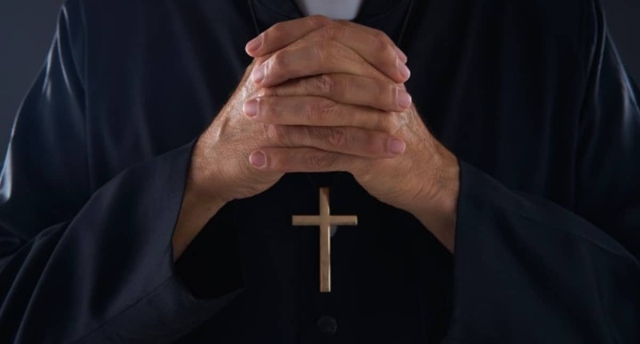 Obispos franceses indemnizarán a a víctimas de abusos sexuales.