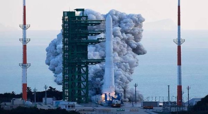 Corea del Sur lanza su primer cohete espacial de fabricación propia