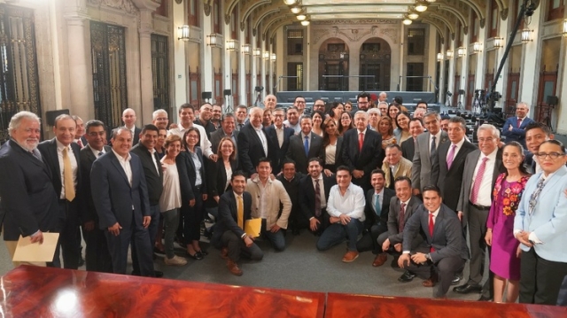 AMLO se reúne con gobernadores de Morena
