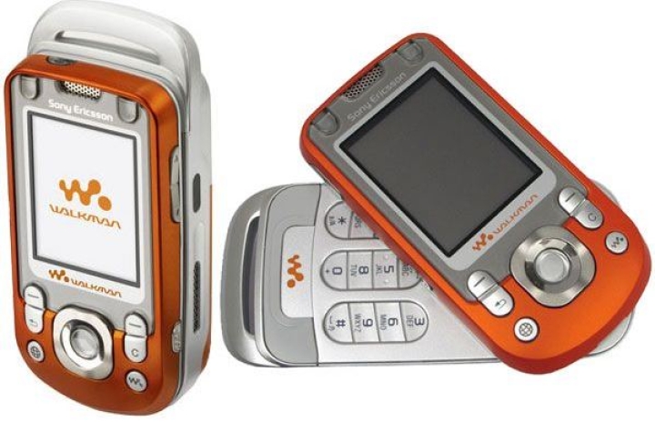 Así promocionaban el Sony Ericsson Walkman W600 en México en 2005