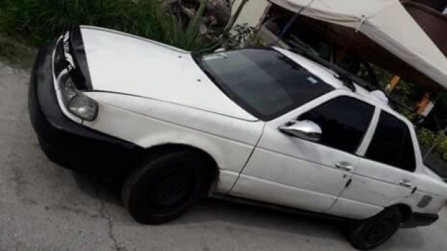 Abandonan en Zacatepec un auto robado