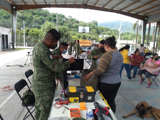 Personal militar efectúa labor social en la comunidad de Cajones, en Amacuzac