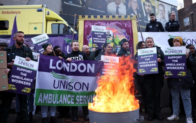 Reino Unido: Trabajadores de ambulancias van a huelga