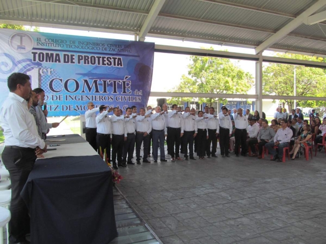 El primer colegio de ingenieros civiles del Tecnológico de Zacatepec tomó protesta este viernes.  