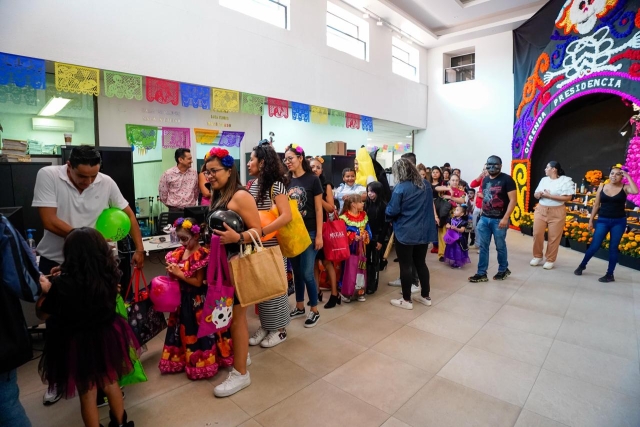 Niñas y niños del Cendi Palacio de Justicia recorren el TSJ para &#039;pedir su calaverita&#039;