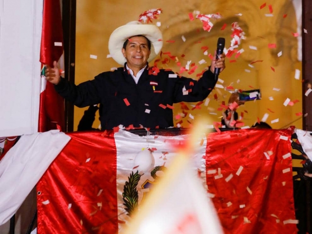 Declaran a Pedro Castillo como presidente electo de Perú.