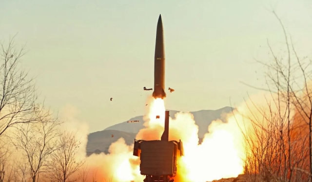 Corea del Norte lanza dos misiles más; EU condena oleada de pruebas
