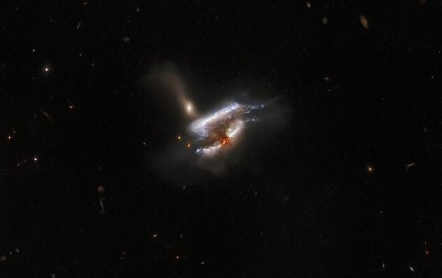 Telescopio Hubble captura asombrosa imagen de la épica colisión de tres galaxias