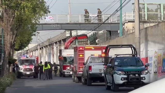 Hallan cuerpo colgado en puente cercano a Metro Pantitlán