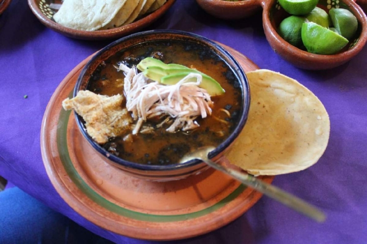 EL POZOLE NEGRO DE XOCHITEPEC Innovación de un platillo tradicional mexicano