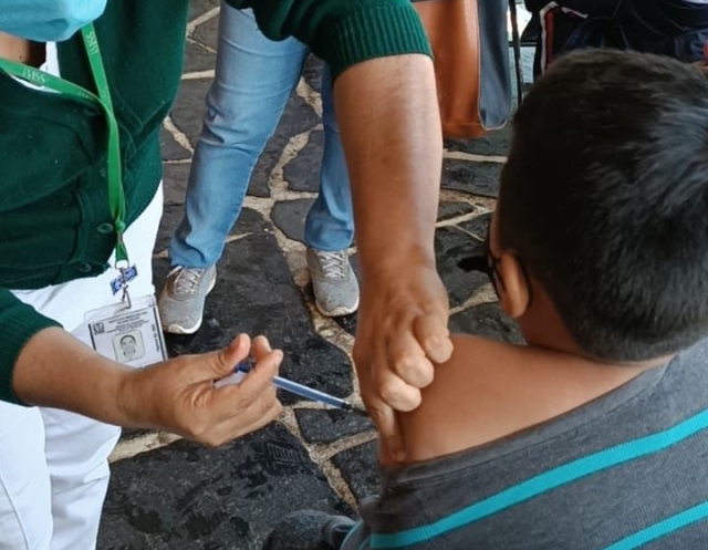 Aplican segunda dosis anticovid para menores de cinco a 11 años de edad de Jiutepec