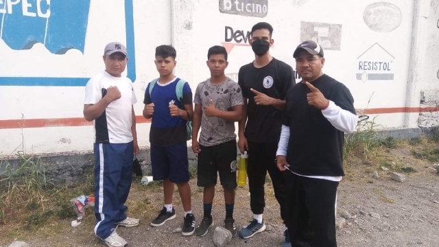 Kevin Salazar, José Luis Fabela y Raúl Campuzano, pugilistas de las categorías Juvenil, Elite y Jr., respectivamente, todos ellos del gimnasio Yautepec Boxing, avanzaron a la segunda ronda del torneo de novatos, en la Arena Cri Cri.