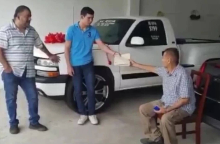 Hombre rifa su camioneta para pagar tratamiento de cáncer.