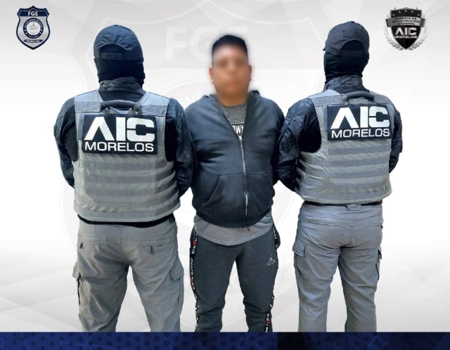 Agentes morelenses entregaron al alcalde a autoridades del estado de Puebla.