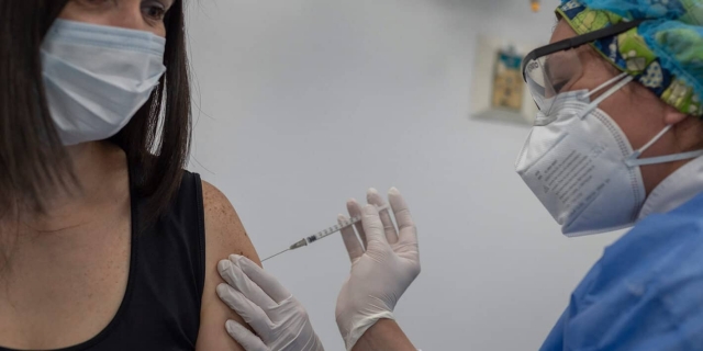 Inicia pre-registro para vacunación a adultos de entre 50 y 59 años