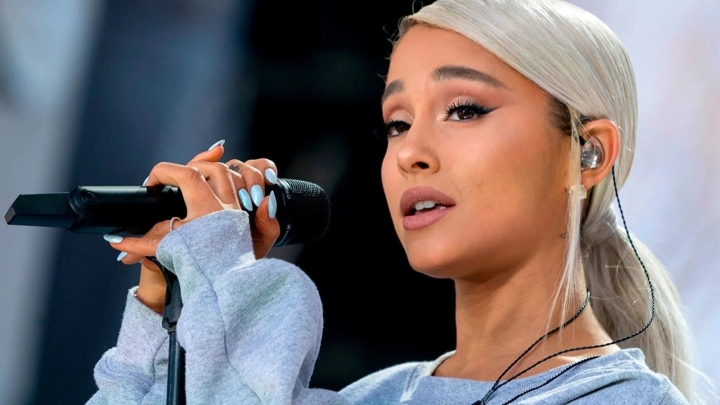 Ariana Grande amenaza con ir a prisión a las personas que filtraron su música