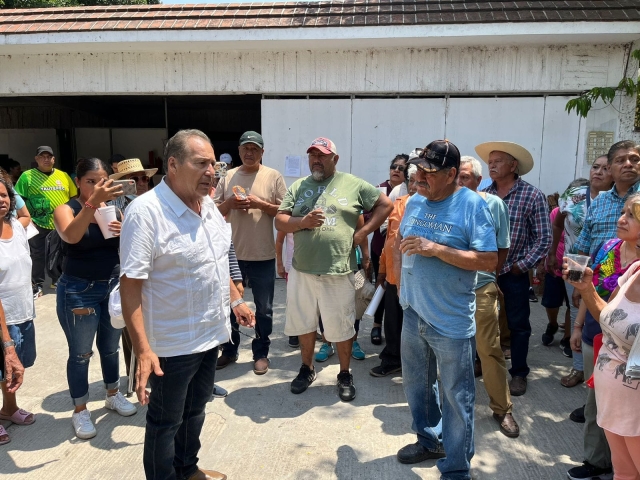 Habitantes de Oacalco recuperan las instalaciones del sistema de agua