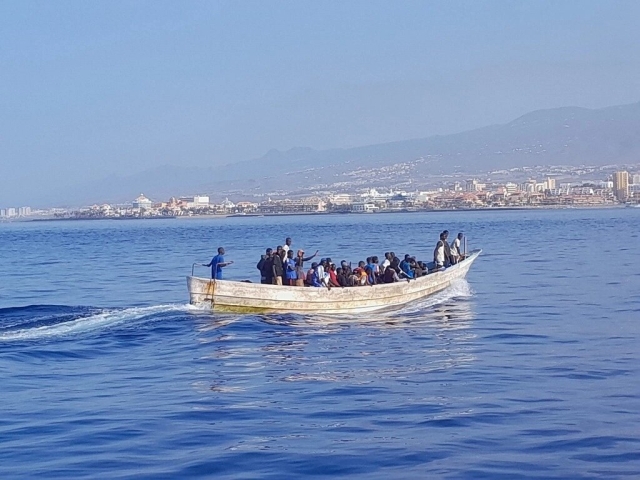 Más de 20 mueren migrantes en naufragio al norte de Senegal
