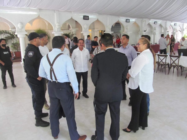 Empresarios y autoridades de los tres niveles de gobierno se reunieron en Tlaquiltenango; plantearon diversos temas para combatir la inseguridad.