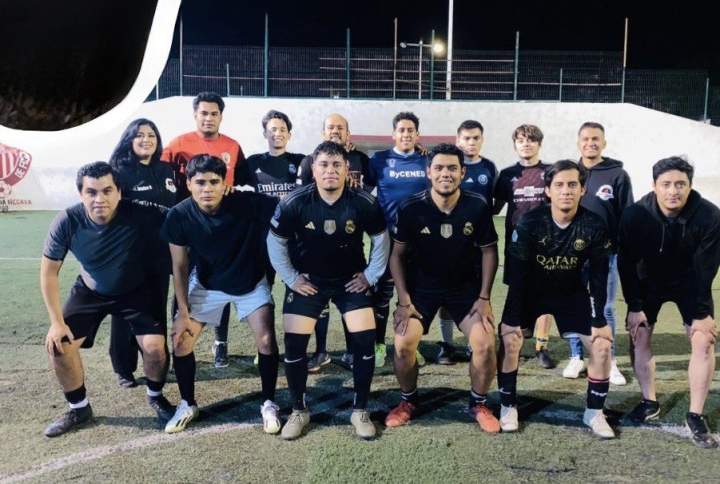 Mujer en Durango forma equipo de fútbol con todos sus exnovios y se viraliza