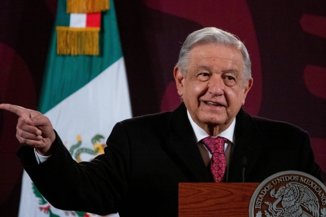 López Obrador defiende AIFA y califica Texcoco como &#039;fango&#039;