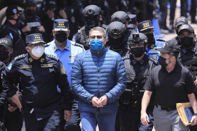 Extraditan a expresidente hondureño Juan Orlando Hernández a EU; es acusado de narcotráfico