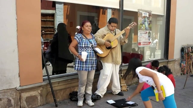 Imitadora de Shakira en Guanajuato se hace viral.
