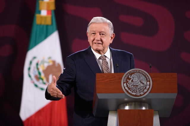 AMLO sobre el anuncio de Tesla: ‘No es serio’ pausar su planta en México