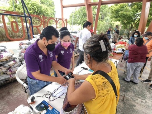 Este jueves se entregaron 624 despensas del Sistema DIF Morelos a 312 familias de grupos vulnerables del municipio de Jojutla.