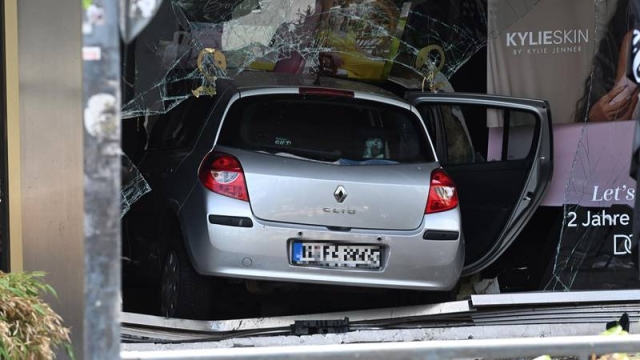 Conductor atropella a peatones en Berlín; hay al menos 1 muerto y 8 heridos