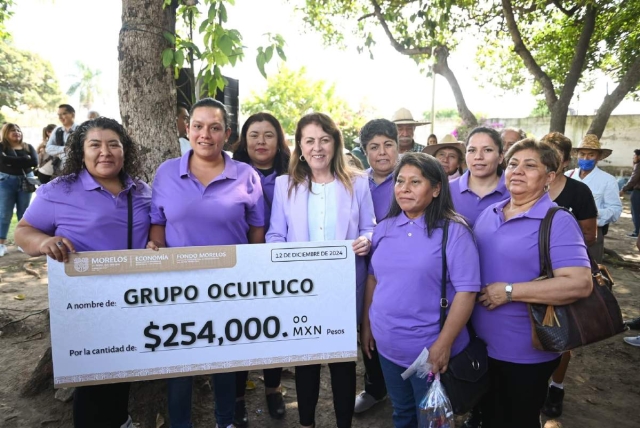 En Cuautla, la gobernadora Margarita González Saravia entregó créditos y reconocimientos a mujeres emprendedoras de distintas comunidades de la entidad. 