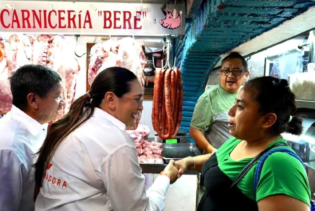 Visita Jessica Ortega el mercado municipal de Zapata