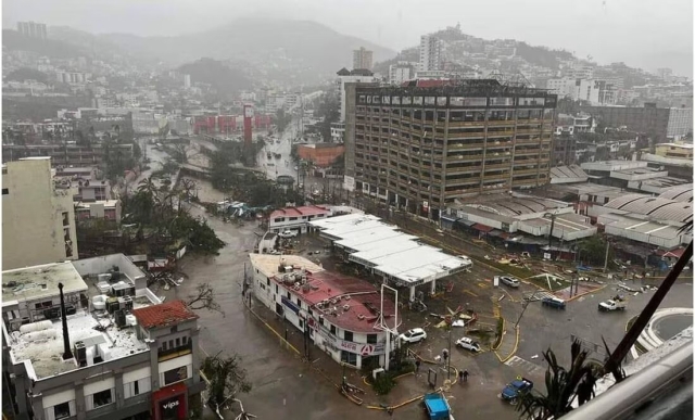 Destrozos de huracán Otis en Acapulco.