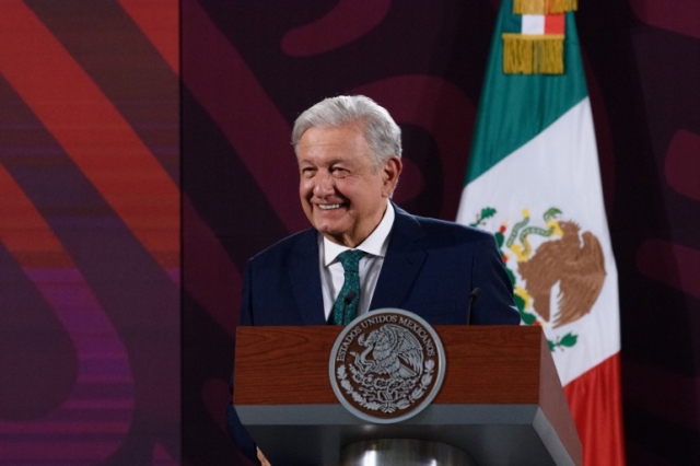 López Obrador celebra disminución en la pobreza laboral
