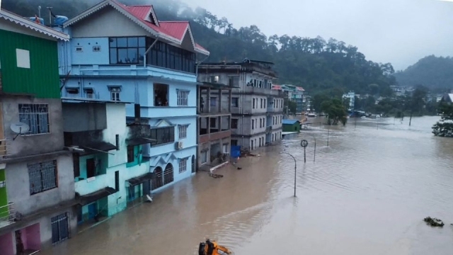 Fuertes inundaciones en India dejan al menos 14 fallecidos