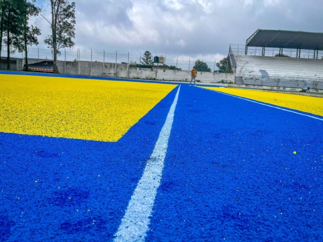 Ultiman detalles en la pista de atletismo El Centenario