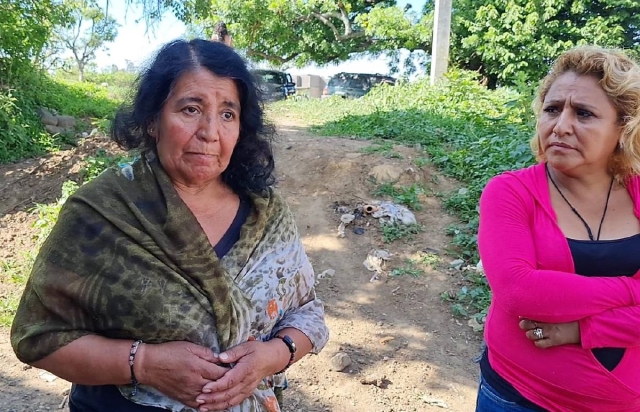 Leonila Fernández (izquierda) llama a las autoridades a atender sus denuncias.